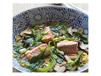 Sopa Miso con Salmón y fideos